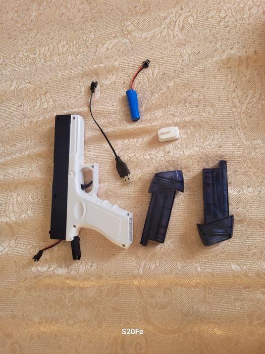 Игрушечные пистолеты