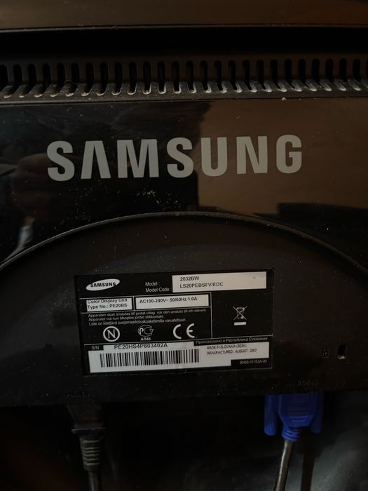 Samsung 20” без забележка с кабел в комплекта