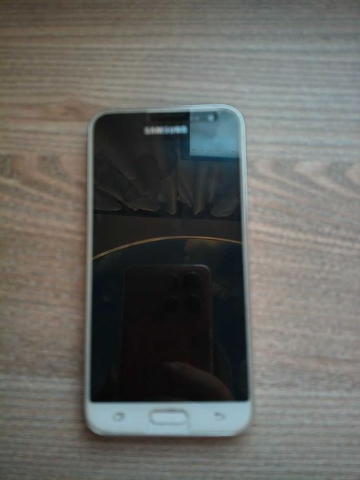 Vind telefon Sansung Galaxy  J3