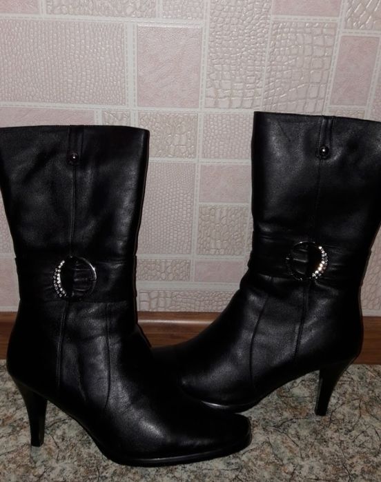 Продам женские сапоги