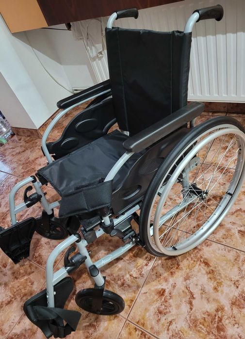 Scaun rulant nou ( handicap dizabilitati)  cu latimea sezutului 42 cm
