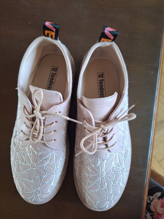 Дамски обувки боти ботуши маратонки