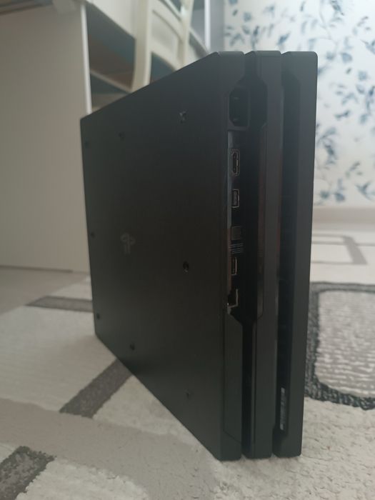 Playstation 4 pro 10 Дисков с Играми 2 Контролера