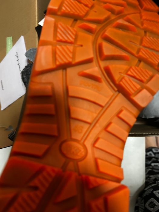 Продам спец. обувь