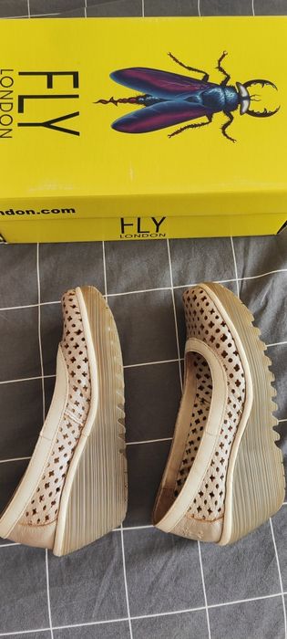 Обувки Fly London
