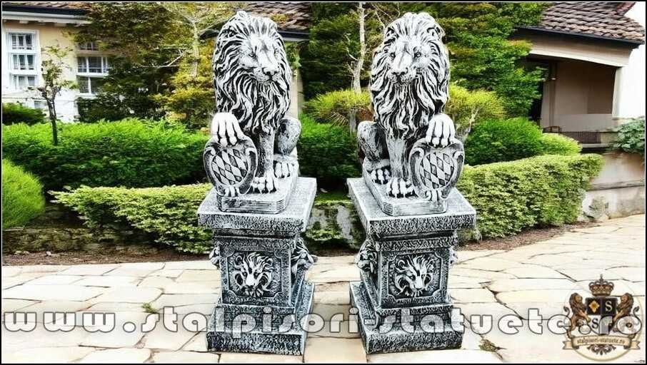 Set 2 statuete leu cu socluri, gri antichizat. Cocorova • OLX.ro