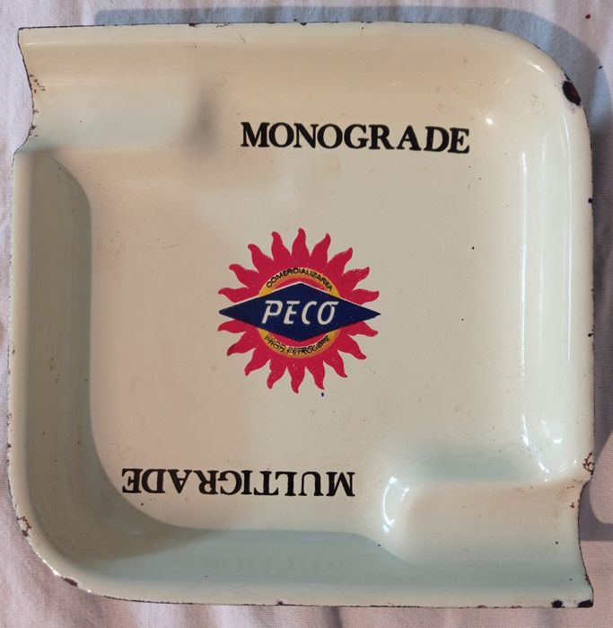 Vând/Schimb scrumieră din perioada comunismului,din metal emailat.