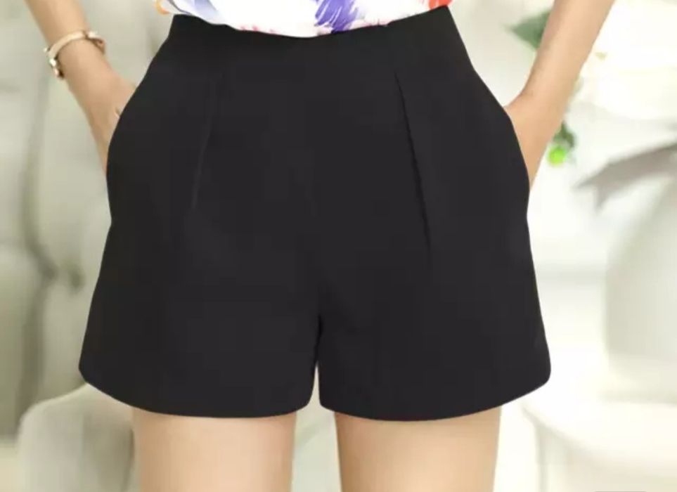 Къси черни панталонки