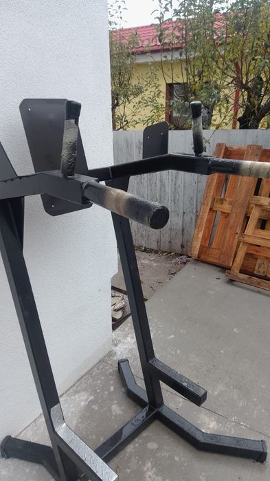 Aparate fitness triceps biceps trapez spate picioare