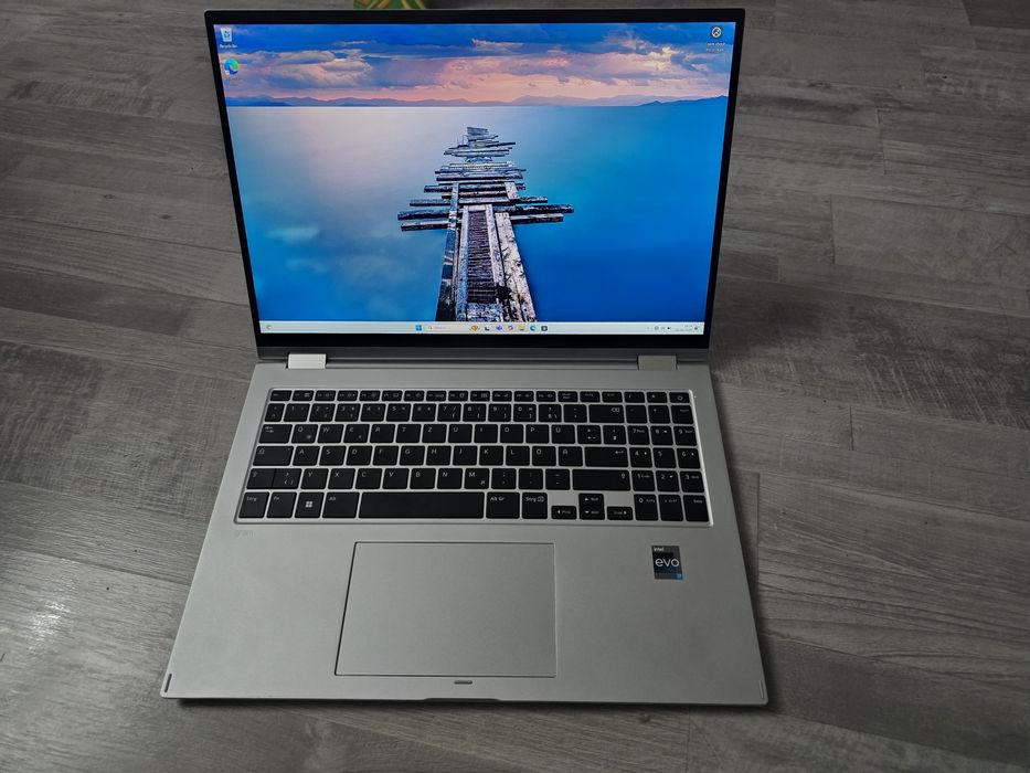 Laptop performant cu touchscreen LG gram 16