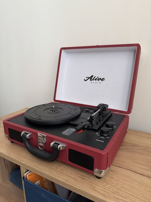 Продаю Виниловый проигрыватель Alive