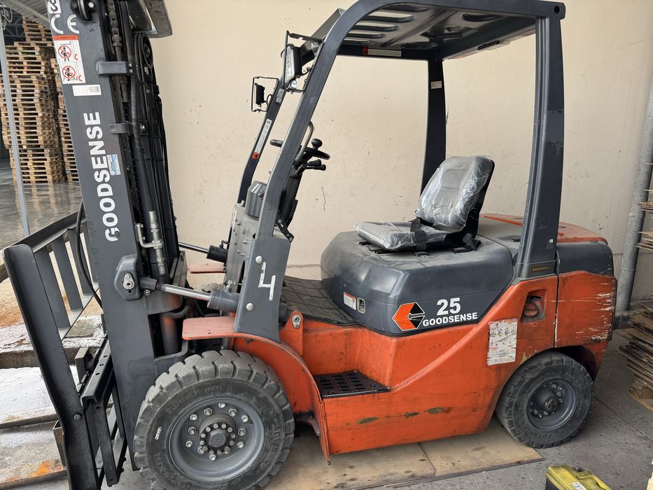 Kara Goodsense tayyor holatda ishlab turbdi