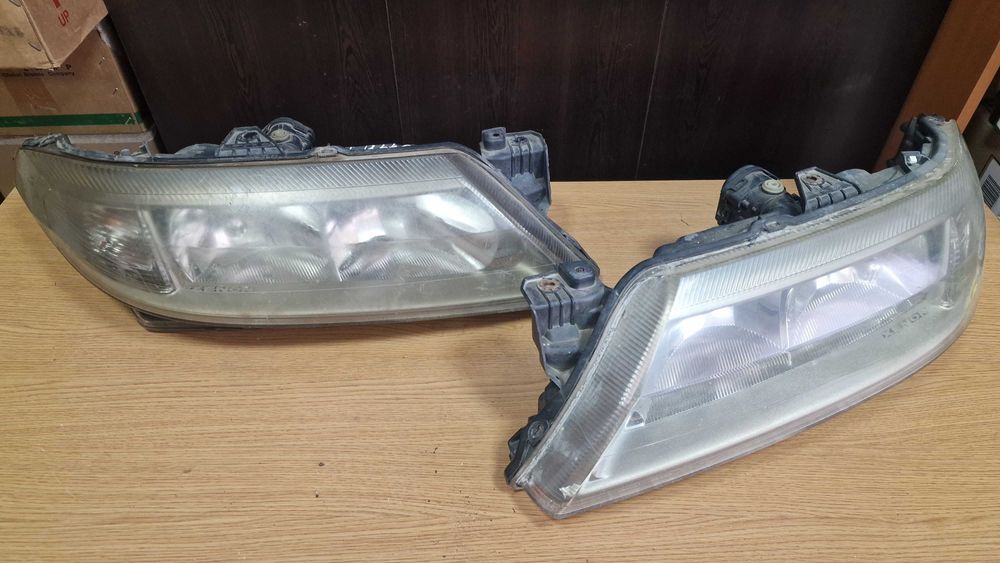 Рено ЛАГУНА ляв десен ксенон фар фарове Renault Laguna desen xenon far