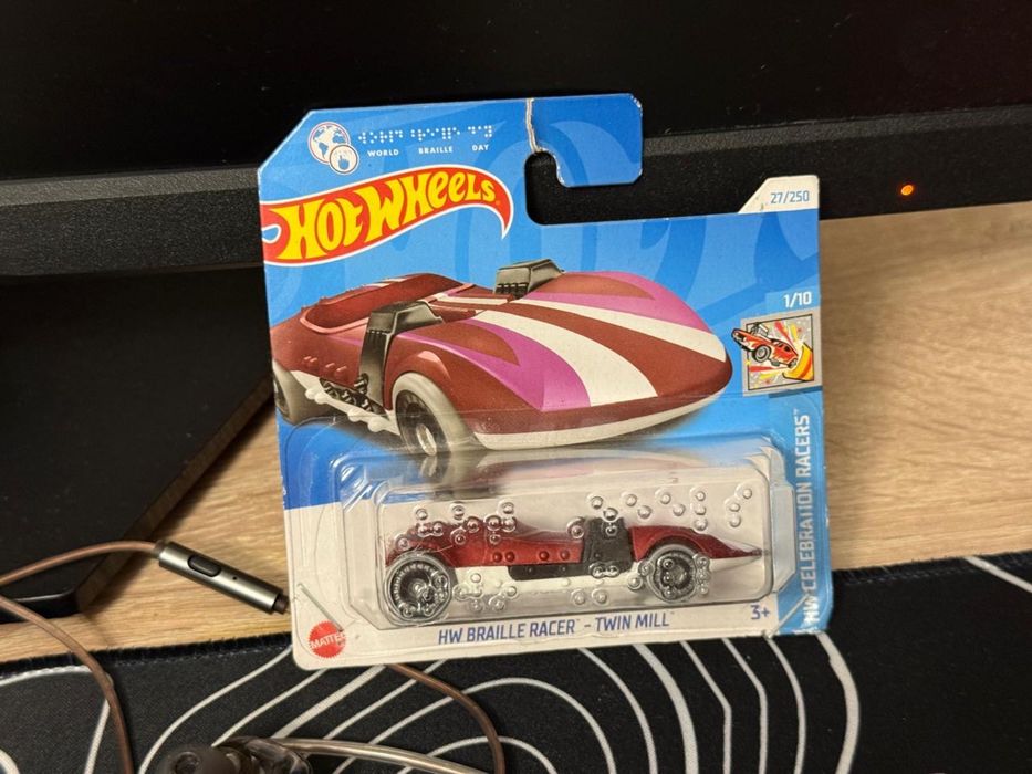Машинки hot wheels