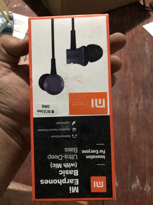 Mi naushnik sotiladi (original)