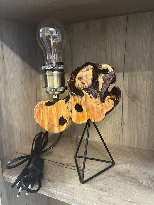 Настолна лампа.