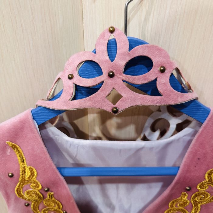 Продам рощовую жилетку для девочек