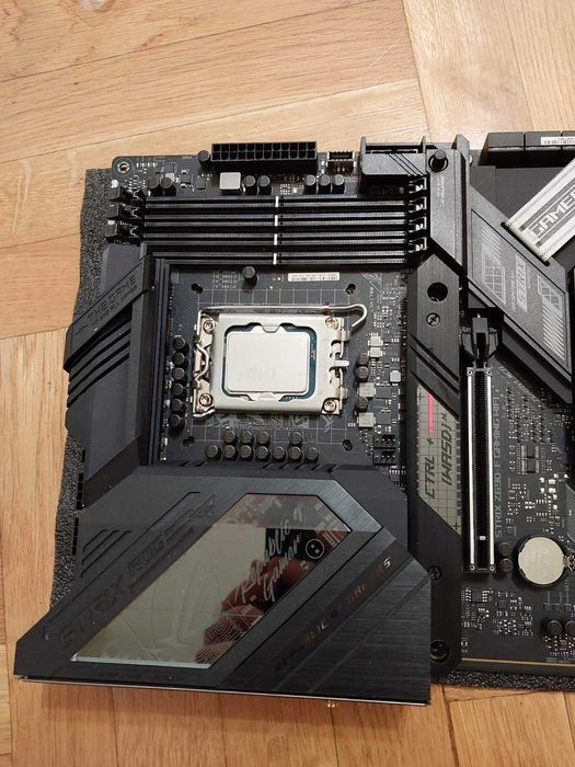 Intel Core 13900KF + Asus ROG StriX Z690-F Gaming Wi-Fi DDR5