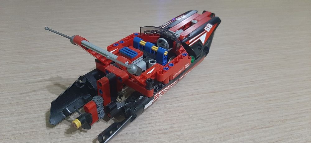 Продам оригинальный лего катер
