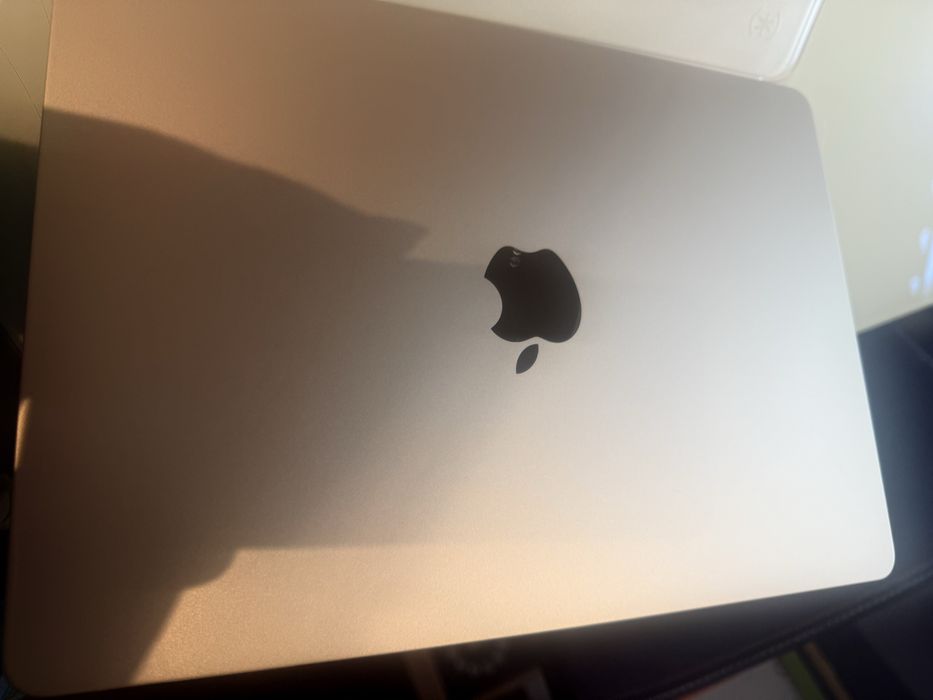 MacBook Air M3 13. Inc,  Space Gray