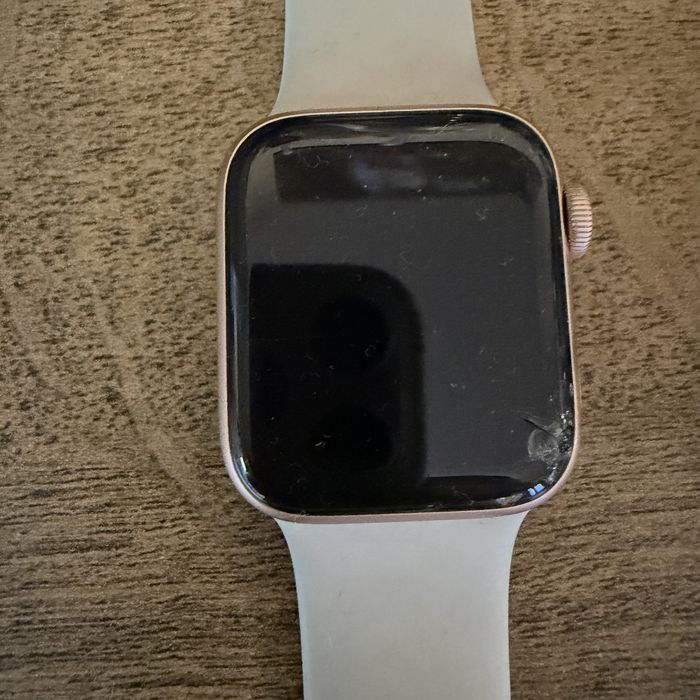 apple watch se работи но е спукан екрана