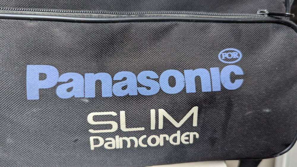 Видеокамеру Panasonic

Model NO. NV-VS5EN

Model NO. NV-VSSE