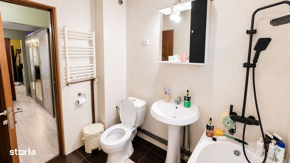 Apartament 3 camere decomandat Nicolina Prima Statie Etaj Intermediar