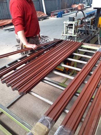 Sipca metalica rosie 1.75ml  Ideala pentru proiecte de garduri moderne