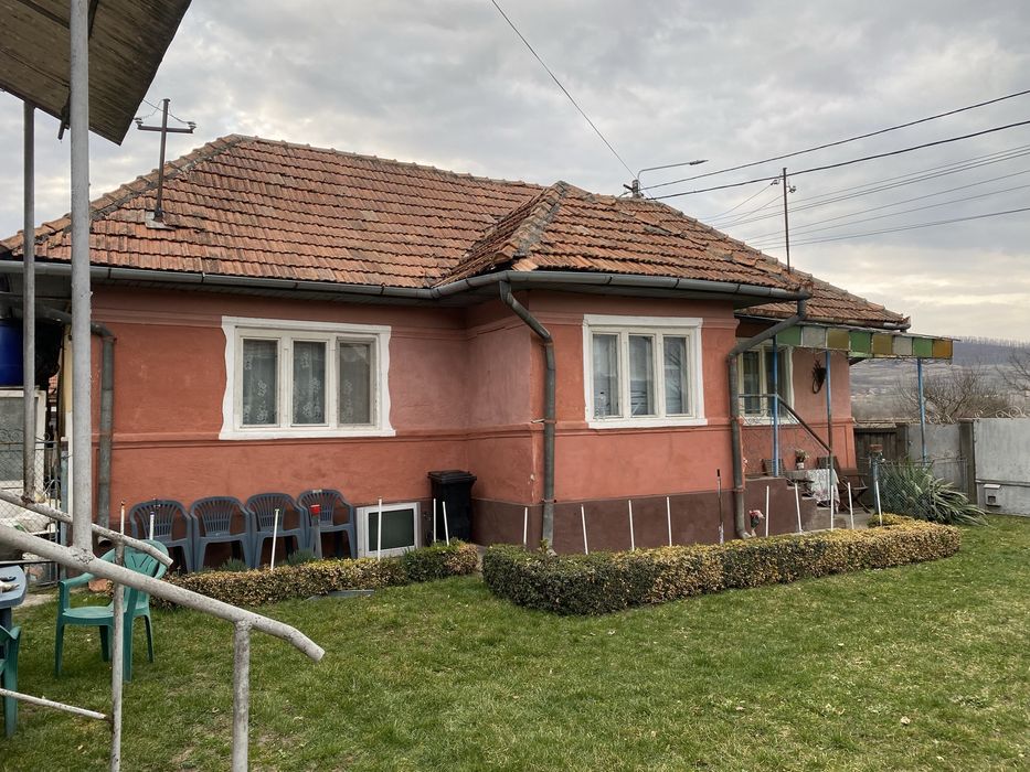 Vând casă în localitatea Var, oraș Jibou.