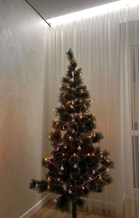 Продается  очень дешёво  Новогодние ёлки