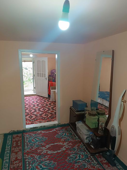 casa de vinzare in com Floresti,sat.Catina,jud Prahova,4camere,gaze,apa,canalizare ,1450mp pe str principala nu are baie,15 km  MORENI,15km CAMPINA,