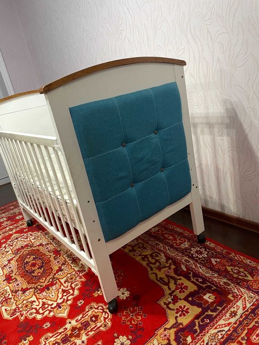 Продается фирменная детская деревянная кроватка , Турция