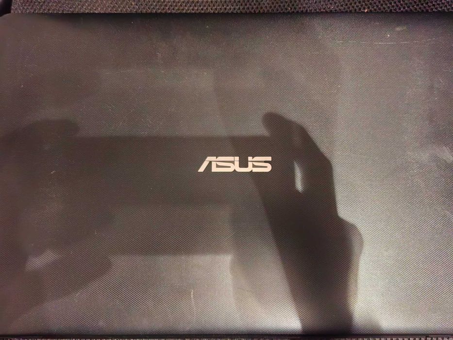 Лаптоп Asus F751L 17инчов /i5/8Ram/1tb/