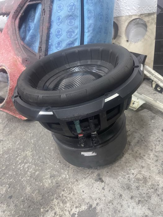 Продам Сабуфер Deaf bonce 3512r 2шт всё заводской!