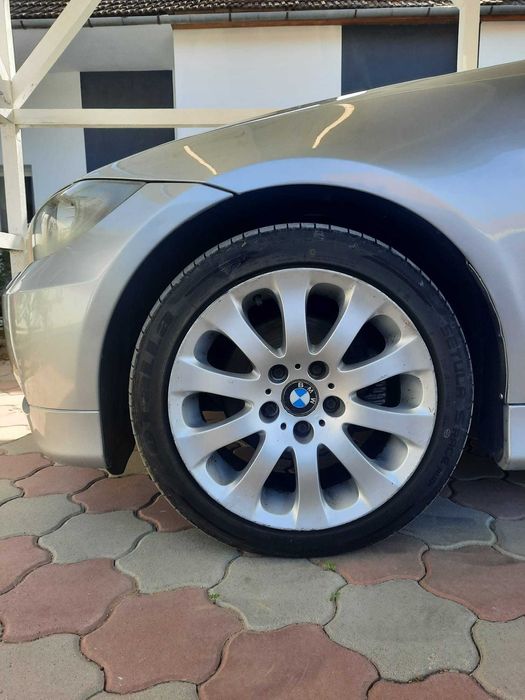 BMW 320d/Piele si plafon negre/Navigatie/Comenzi volan/Senzori parcare