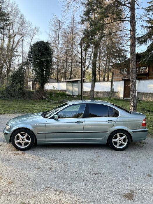 Автомобил BMW 320i