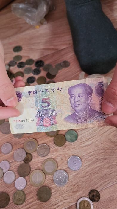 Много разных колекционых монет