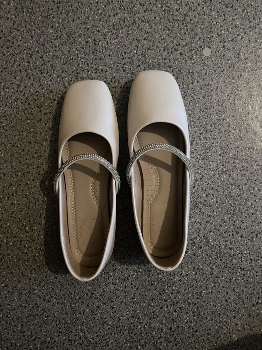 Продаются балетки новые