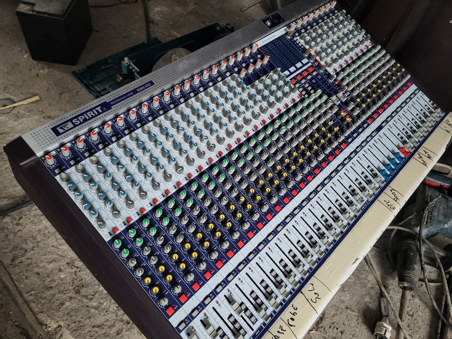 Mixer soundcraft  spirit king 432