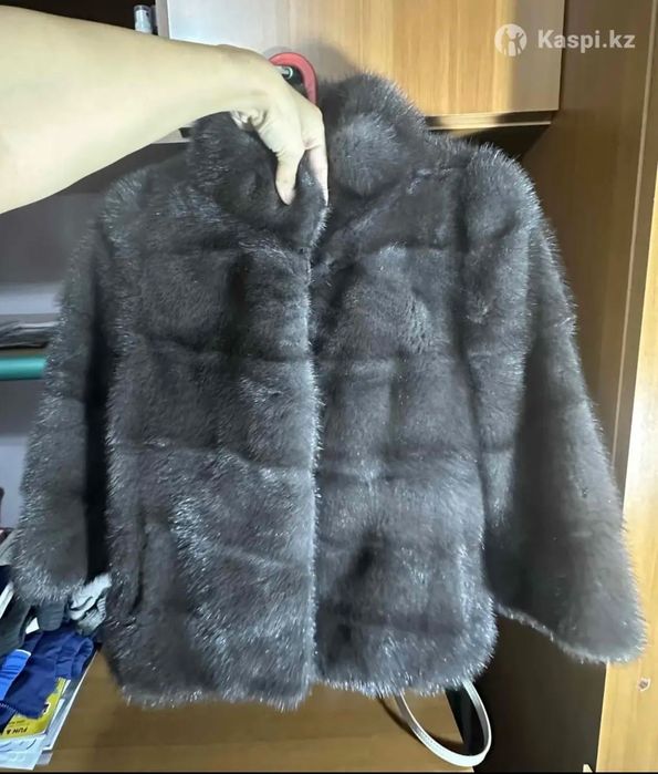 Продам женскую шубу