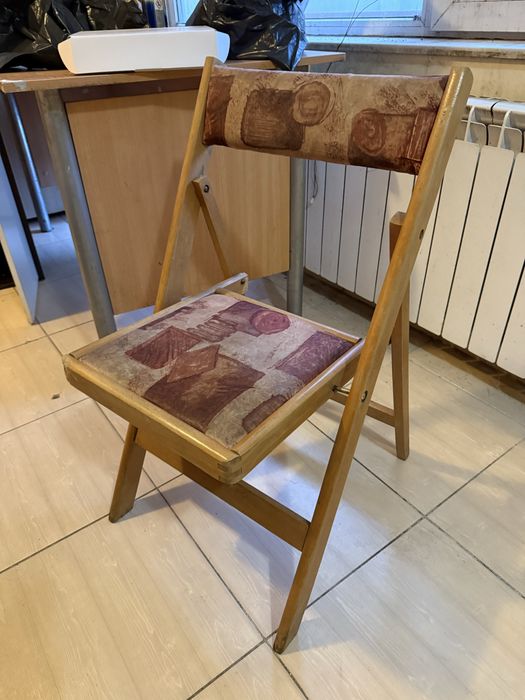 Дървен сгъваем стол