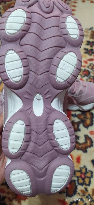 Продам кроссовки