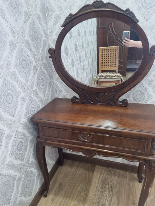 Продается Румынская спальная антикварият