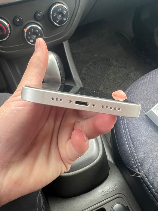 iPhone 13 в хорошем состоянии