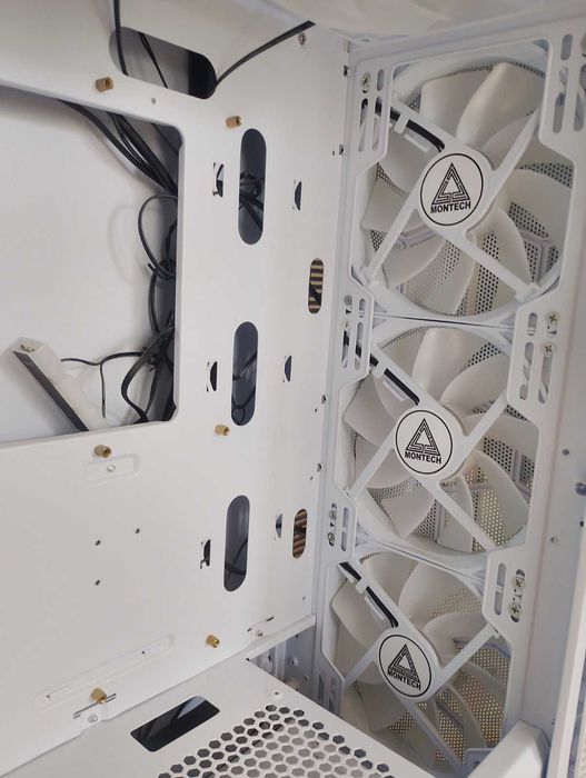 Гейминг кутия за компютър (MONTECH X3 SIX FANS)