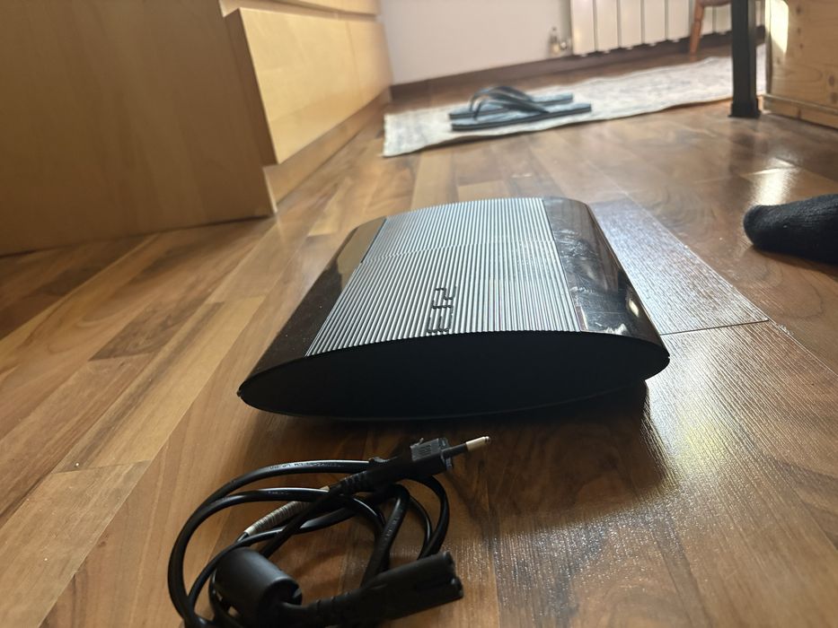 ps3  cu maneta defecta si doar cu cablu de alimentare