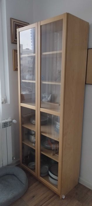 Библиотека със стъклени врати ИКЕА