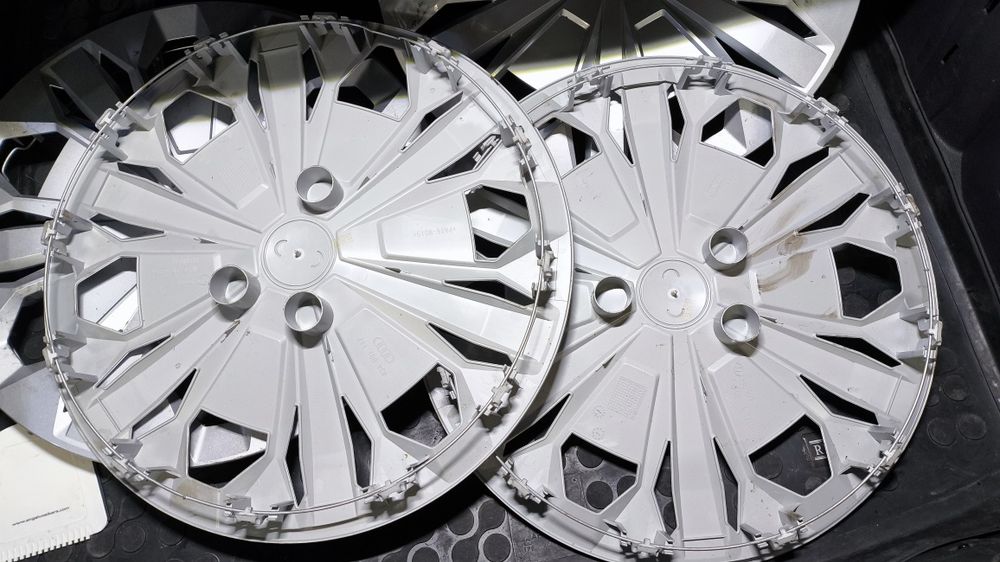 Оригинални капаcи за AUDI 17 цола  OEM 83A 601 147