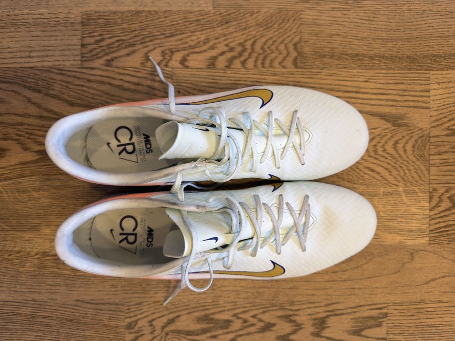 Ghete fotbal Nike Mercurial 16