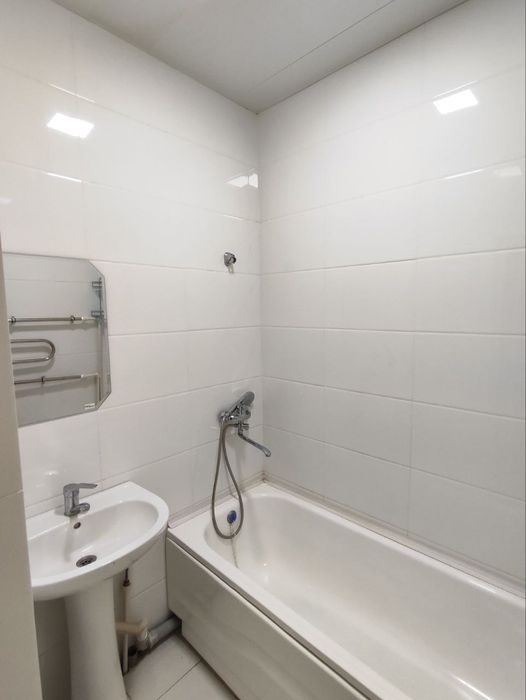 Сдаю 2 комнатную квартиру с обстановкой. Без маклер